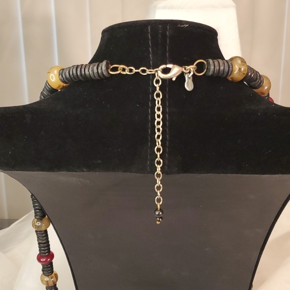 ⛩️ASIAN INSPIRED RED & BLACK BEAD w/CARVED AMBER FLOWER PENDANT & EARRINGS⛩️ - Picture 4 of 5